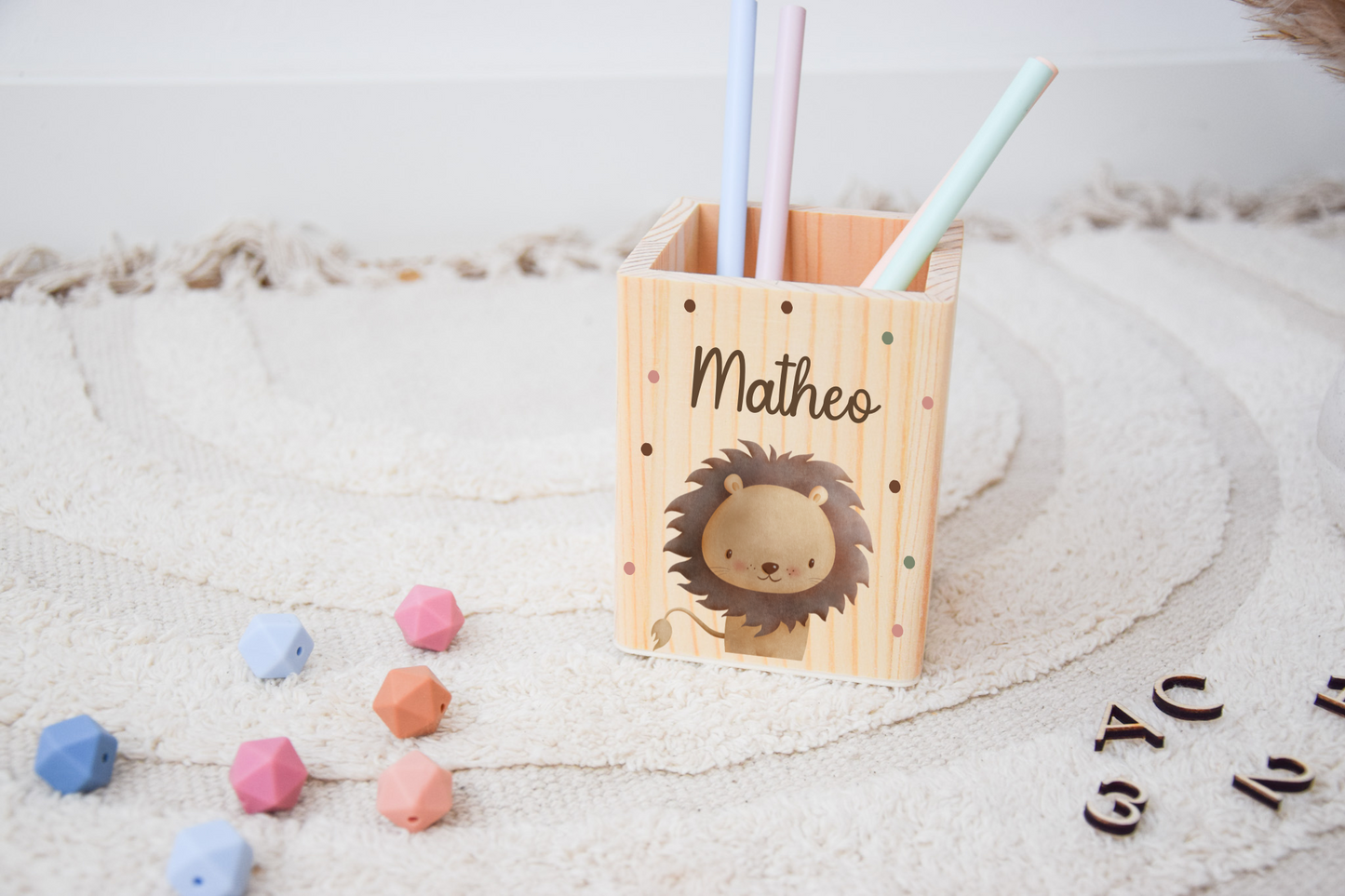 Pot à crayons pour enfants avec différents motifs d'animaux
