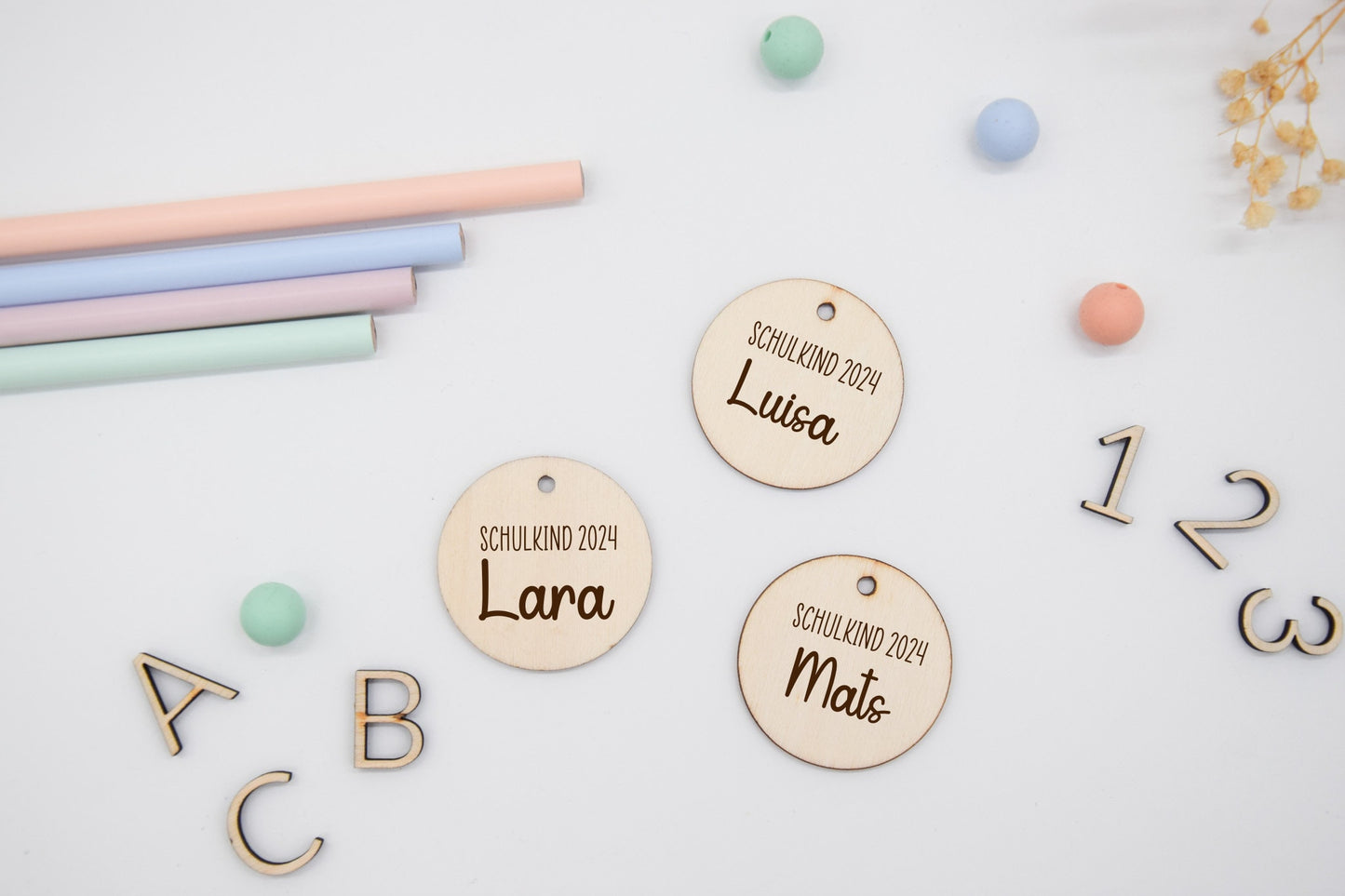 Pendentif cartable en bois - écolier 2024