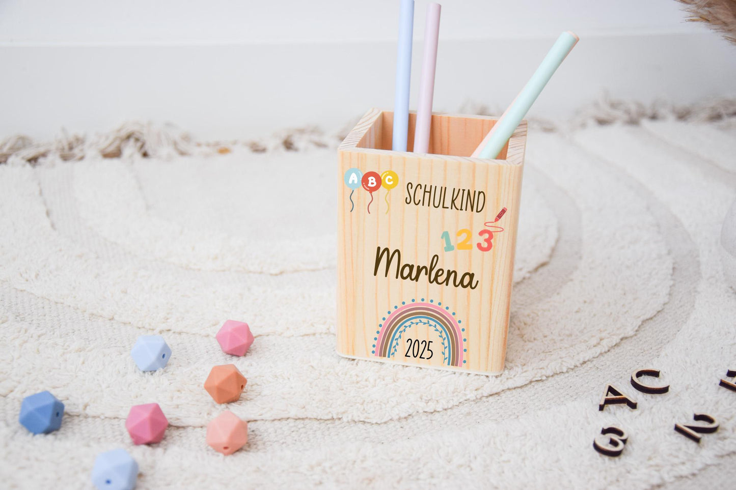Stiftehalter mit Regenbogen Schulkind