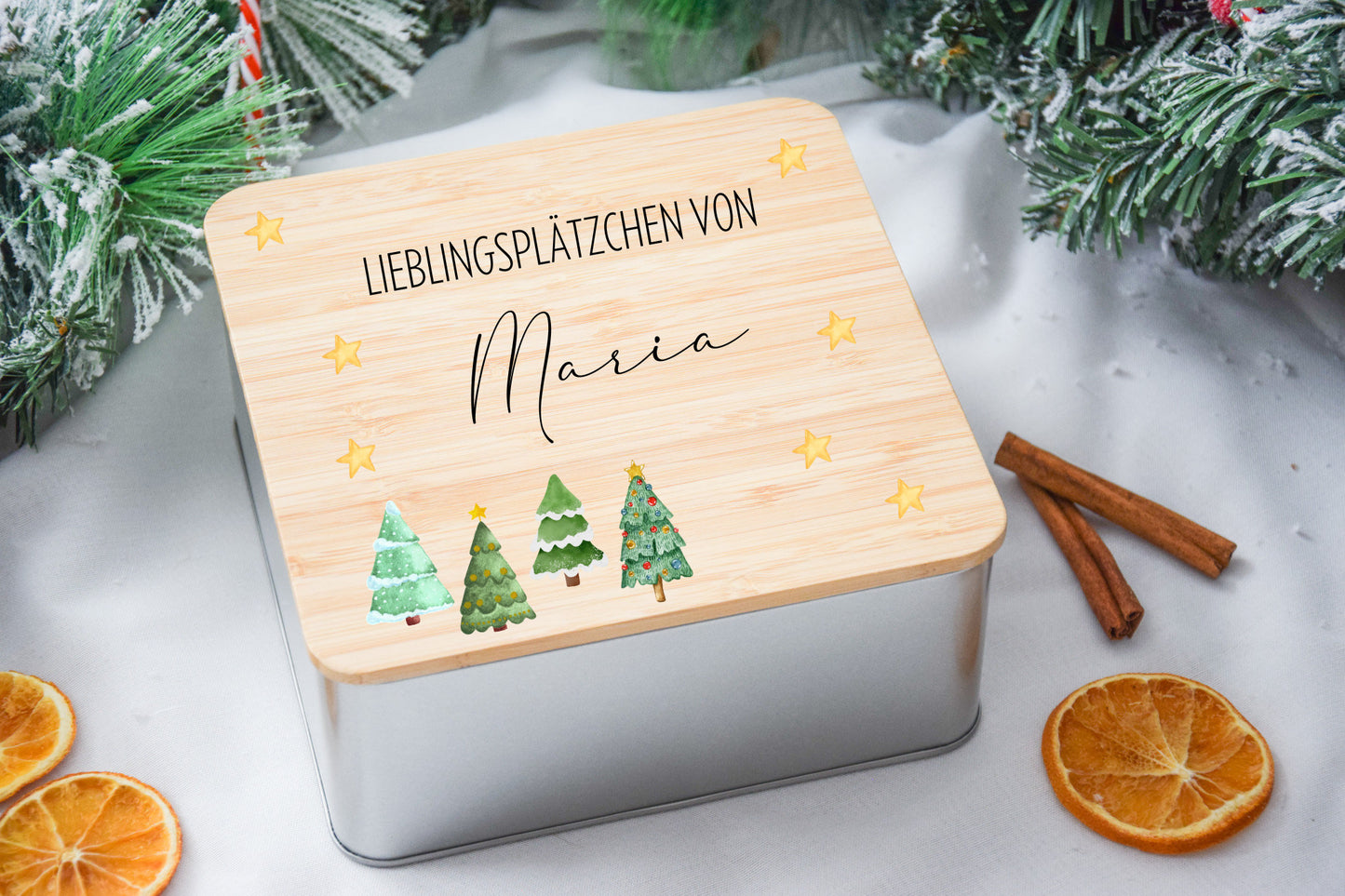 Koekjesblikken voor kerstkoekjes met kerstboommotief