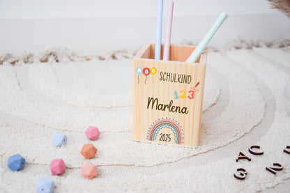 Stiftehalter mit Regenbogen Schulkind