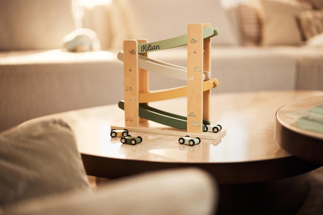 Personalisierte Autorennbahn aus Holz