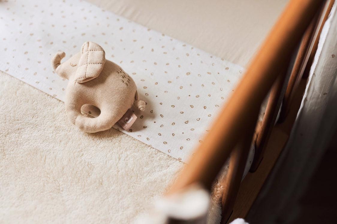 Babyrassel mit Ring – Elefant