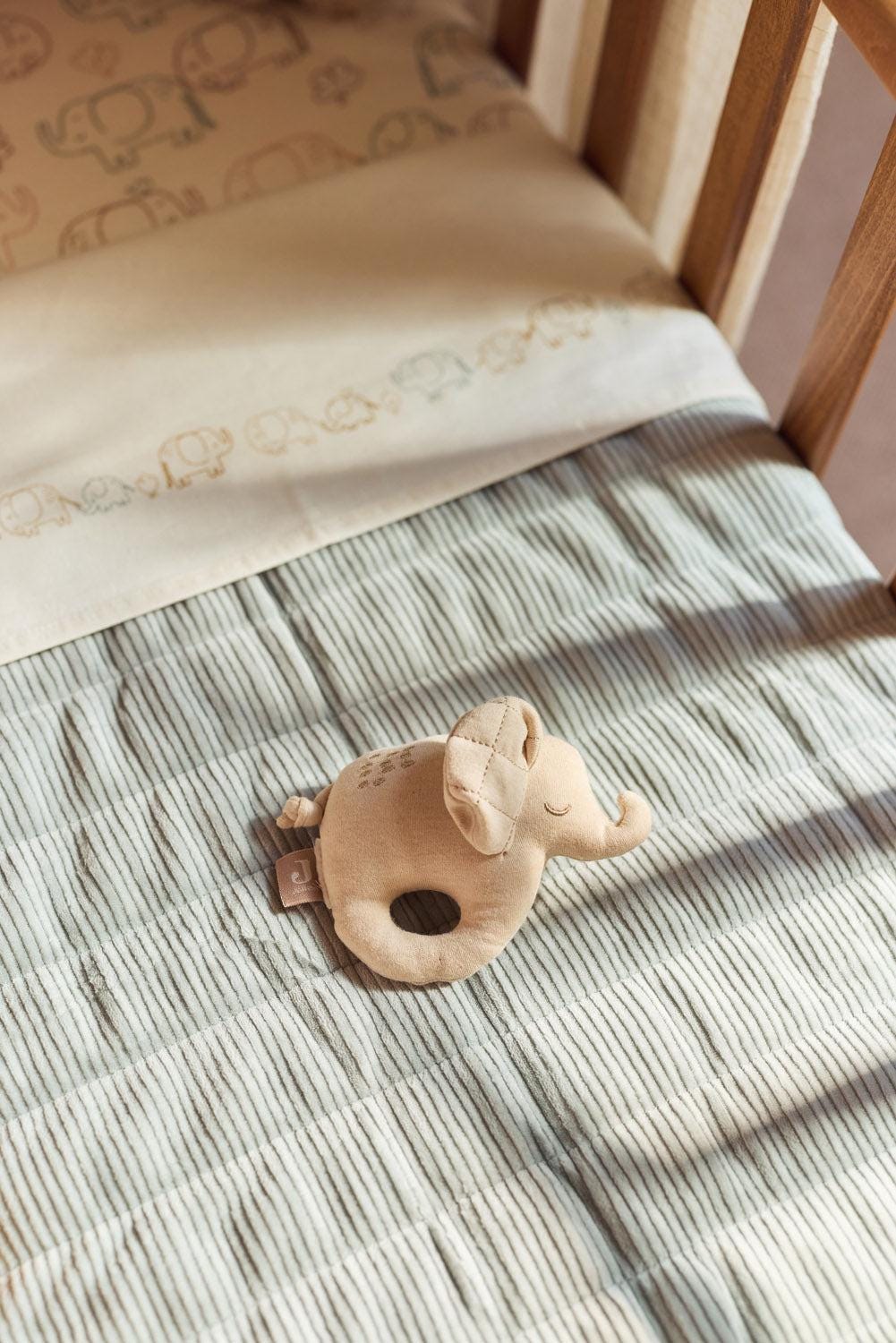 Babyrassel mit Ring – Elefant