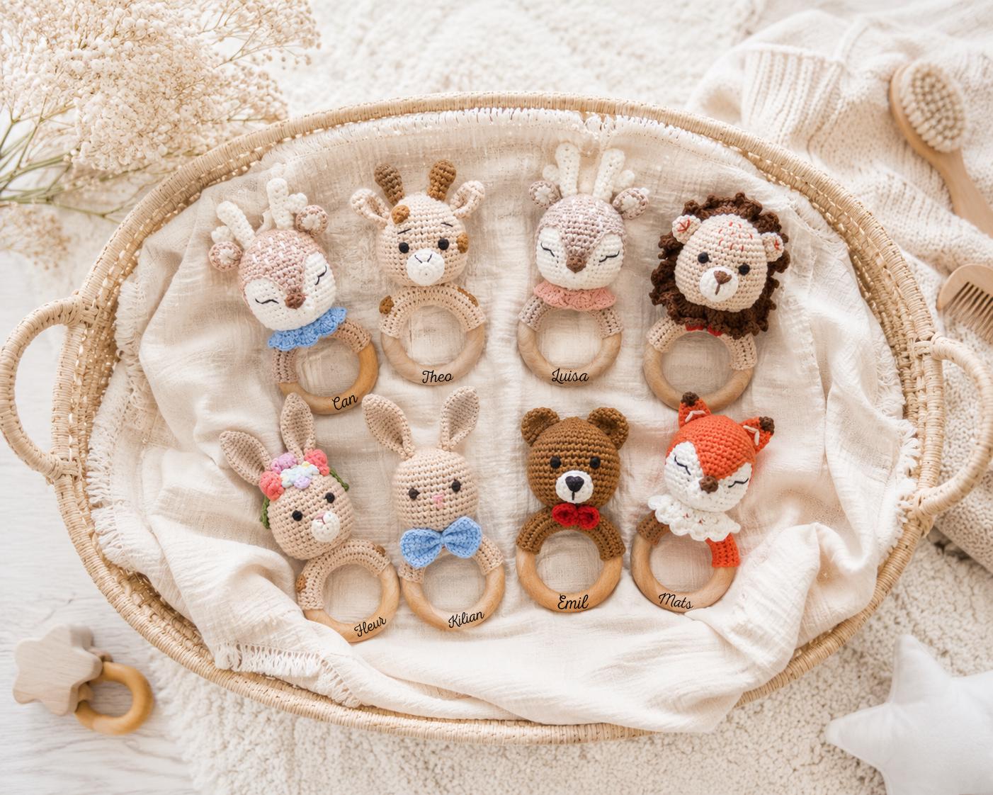 Babyrassel personalisiert mit Namen | Greifling Baby aus Holz & Baumwolle | Geschenk zur Geburt | Taufgeschenk | Babyspielzeug