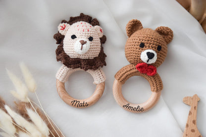 Babyrassel personalisiert mit Namen | Greifling Baby aus Holz & Baumwolle | Geschenk zur Geburt | Taufgeschenk | Babyspielzeug
