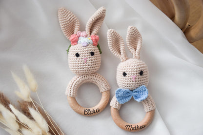 Babyrassel personalisiert mit Namen | Greifling Baby aus Holz & Baumwolle | Geschenk zur Geburt | Taufgeschenk | Babyspielzeug