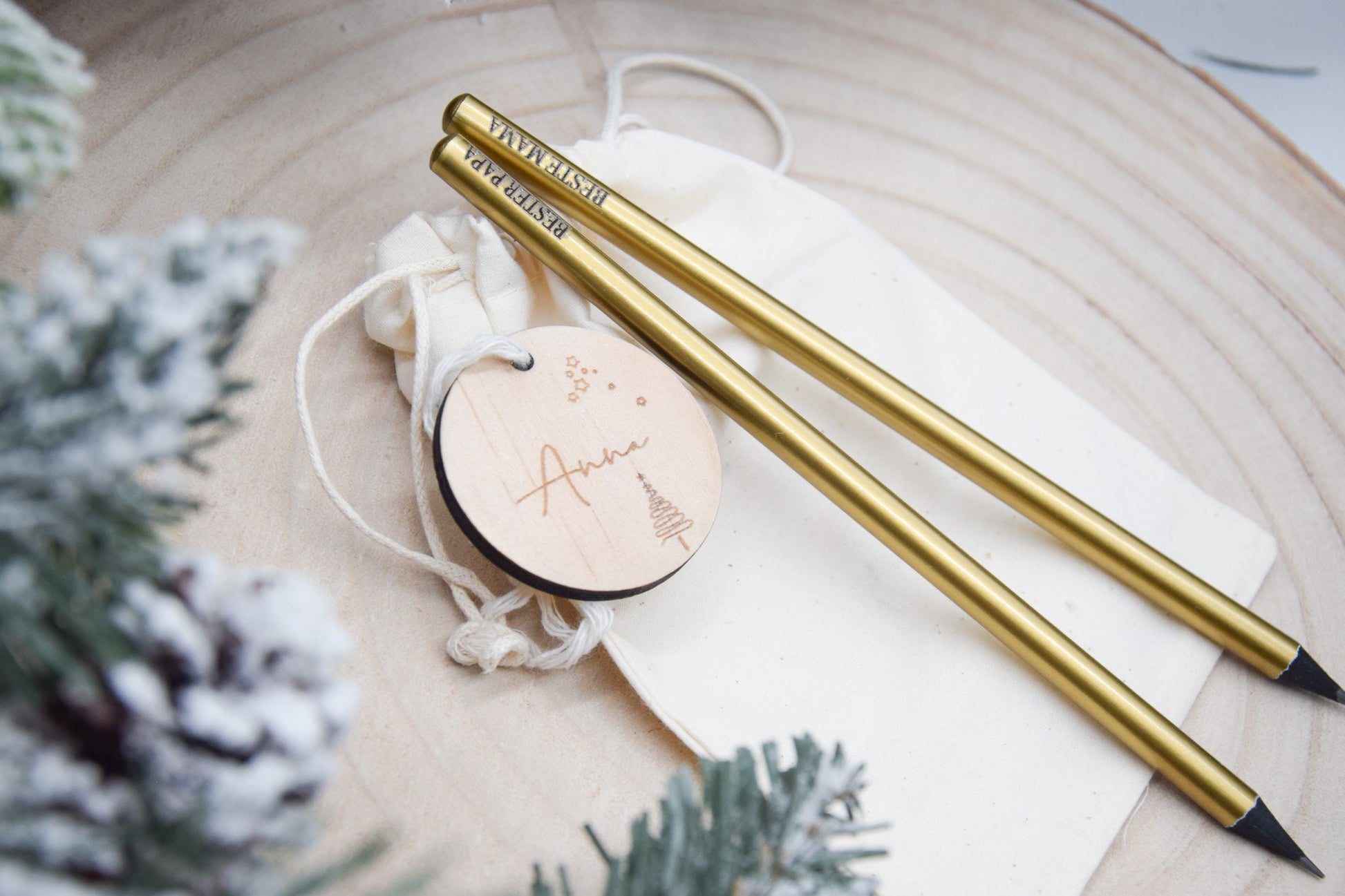 Personalisierter Bleistift, optional mit Holzschild oder in einem Jutesäkchen erhältlich